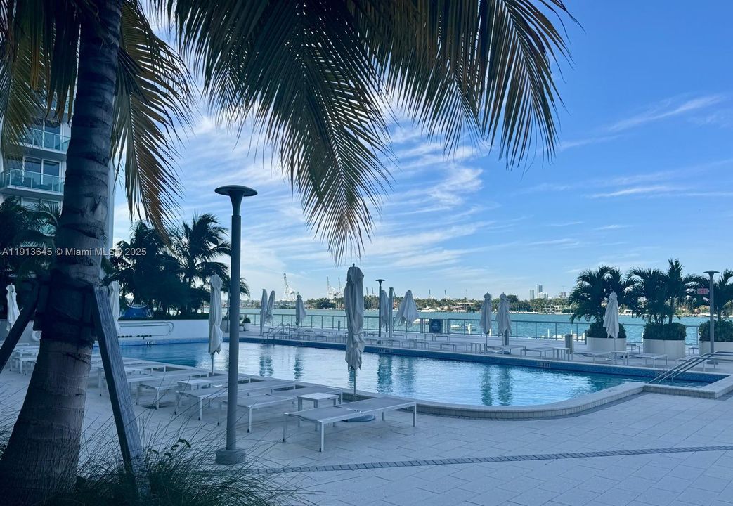 En Venta: $379,000 (0 camas, 1 baños, 776 Pies cuadrados)