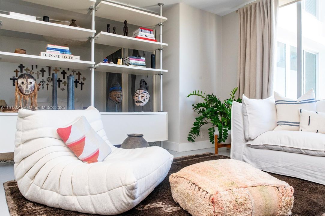 En Venta: $379,000 (0 camas, 1 baños, 776 Pies cuadrados)