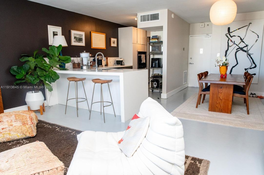 En Venta: $379,000 (0 camas, 1 baños, 776 Pies cuadrados)