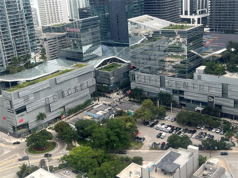 合同活跃: $4,100 (3 贝兹, 2 浴室, 1235 平方英尺)