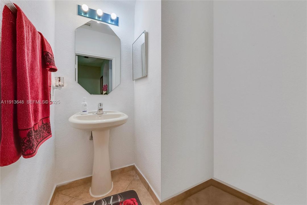 出租: $2,700 (3 贝兹, 2 浴室, 1295 平方英尺)