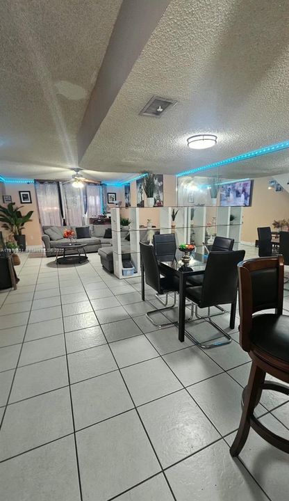 Под контрактом: $2,400 (2 спален, 1 ванн, 1208 Квадратных фут)