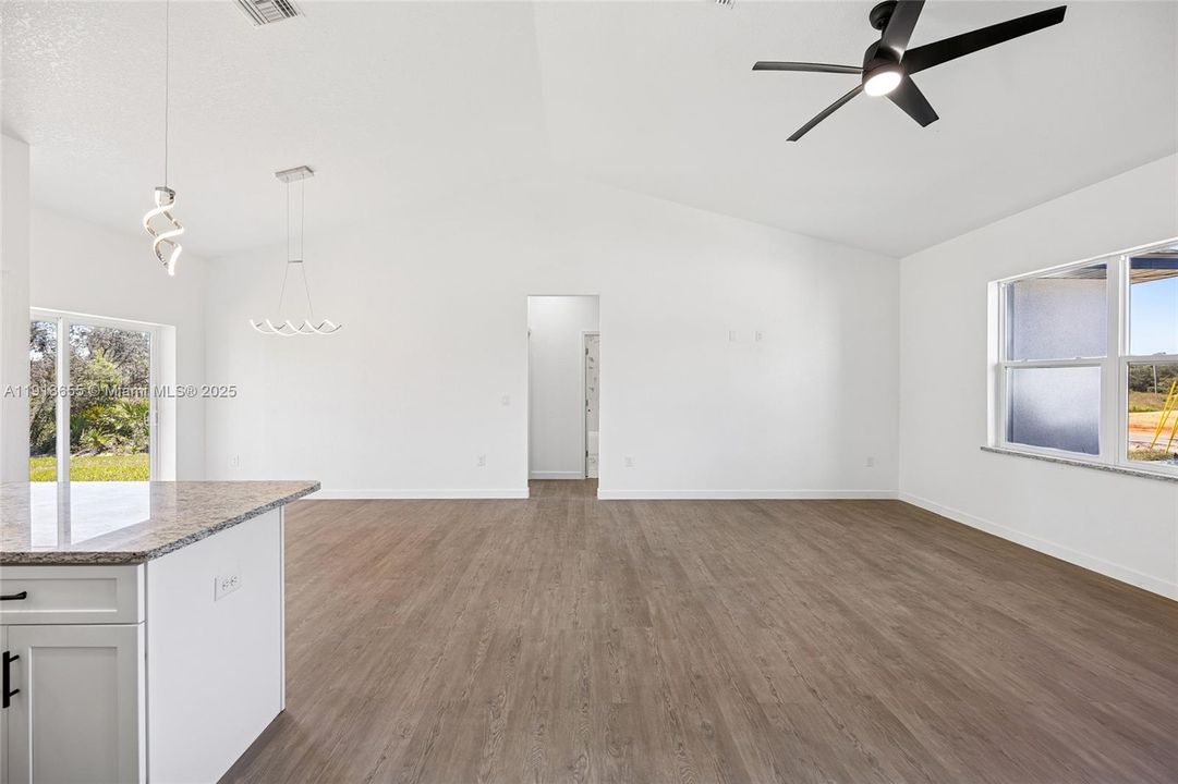 For Sale: $340,000 (3 beds, 2 baths, 1488 Square Feet)