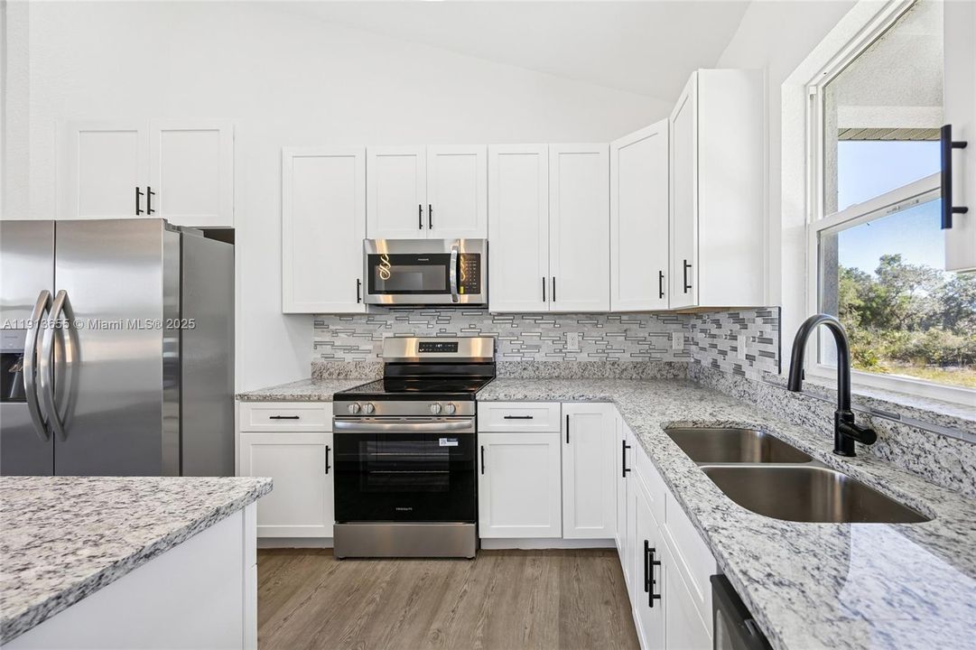 For Sale: $340,000 (3 beds, 2 baths, 1488 Square Feet)