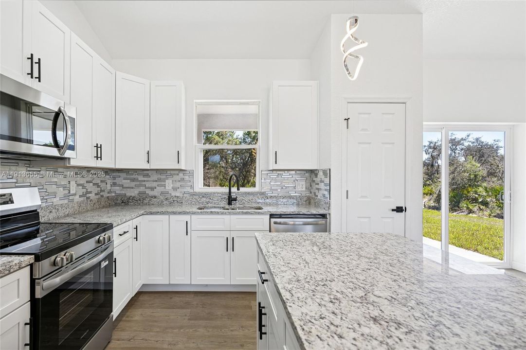 For Sale: $340,000 (3 beds, 2 baths, 1488 Square Feet)