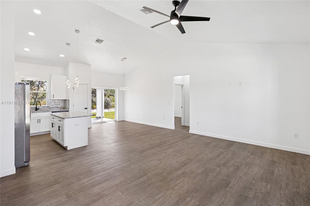 For Sale: $340,000 (3 beds, 2 baths, 1488 Square Feet)
