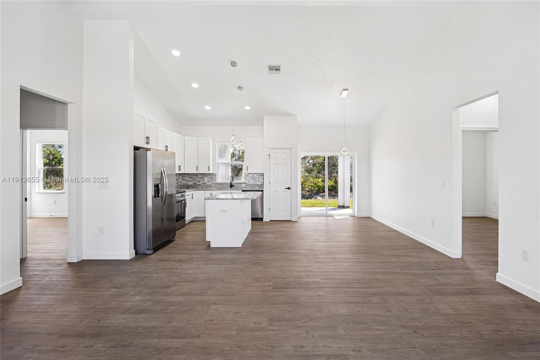 For Sale: $340,000 (3 beds, 2 baths, 1488 Square Feet)