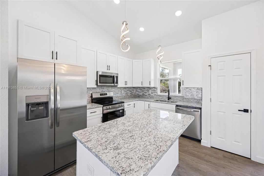 For Sale: $340,000 (3 beds, 2 baths, 1488 Square Feet)