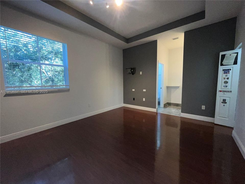 For Sale: $420,000 (3 beds, 2 baths, 1505 Square Feet)