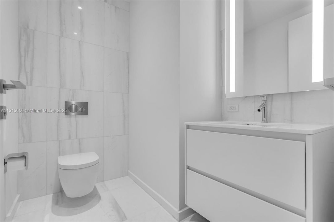 For Sale: $2,200,000 (2 beds, 2 baths, 1437 Square Feet)