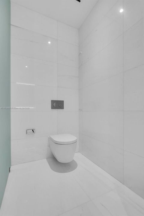 For Sale: $2,200,000 (2 beds, 2 baths, 1437 Square Feet)