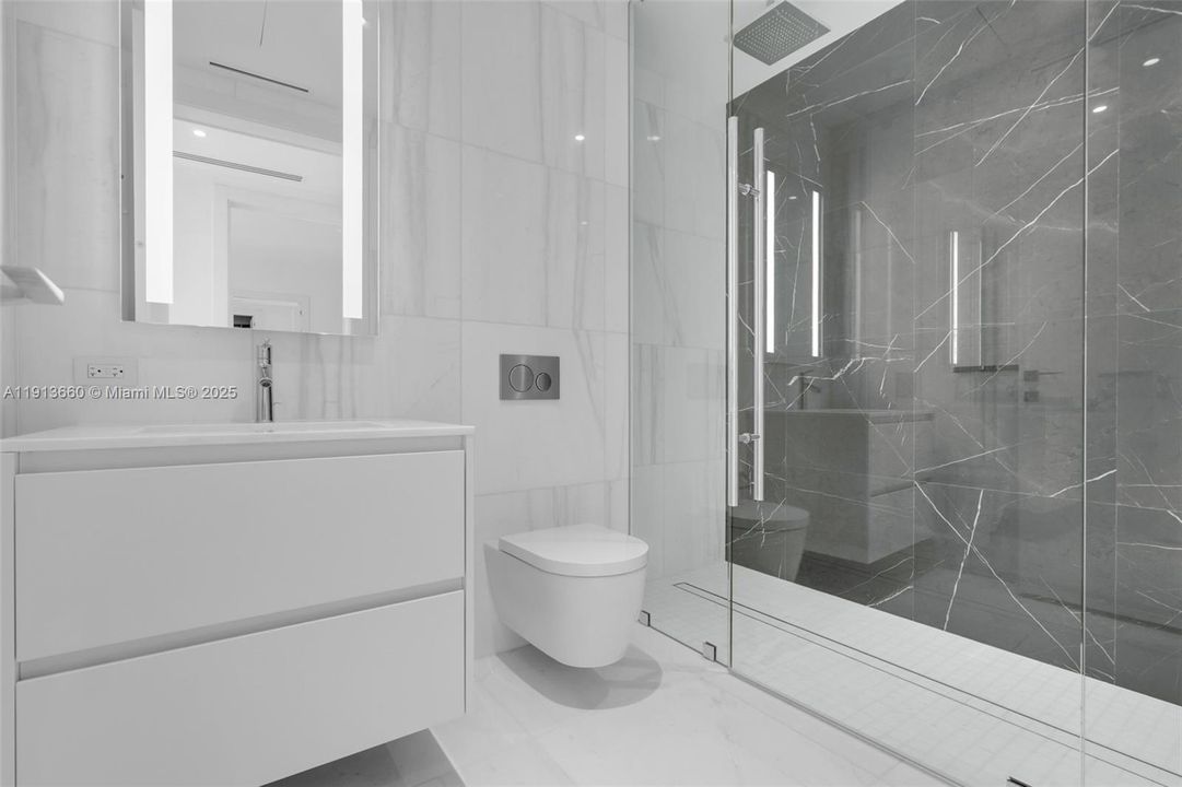 For Sale: $2,200,000 (2 beds, 2 baths, 1437 Square Feet)