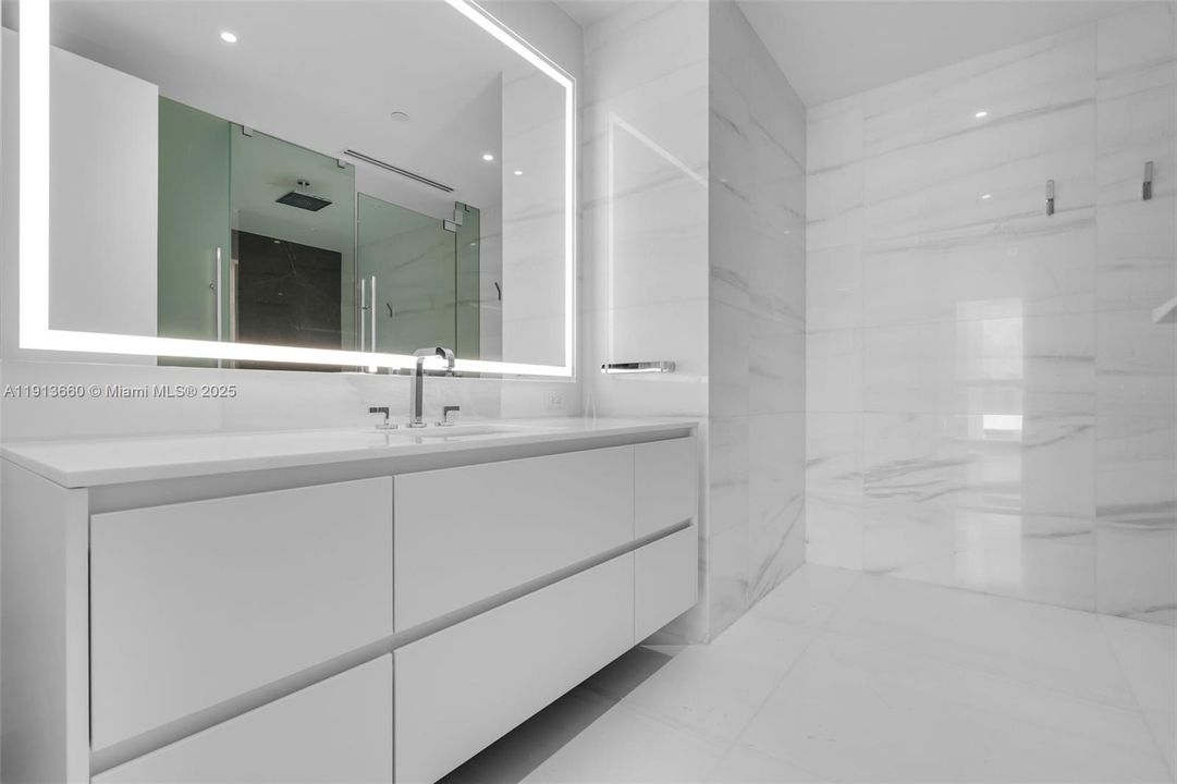 For Sale: $2,200,000 (2 beds, 2 baths, 1437 Square Feet)