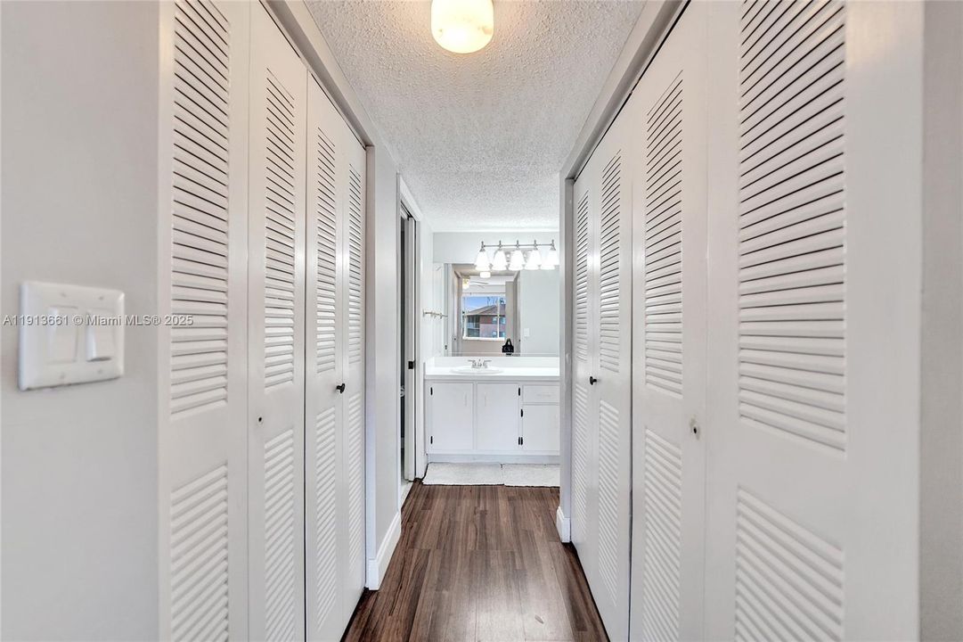 待售: $169,900 (2 贝兹, 2 浴室, 1325 平方英尺)