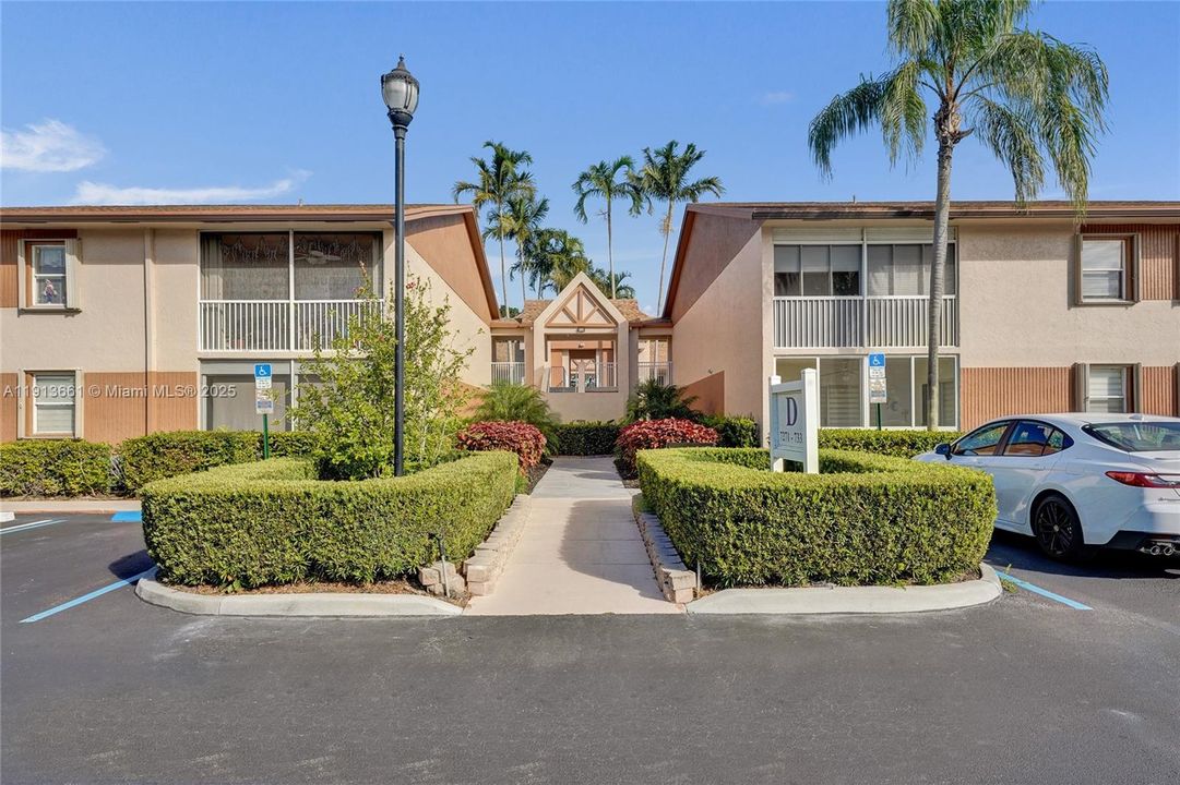 待售: $169,900 (2 贝兹, 2 浴室, 1325 平方英尺)