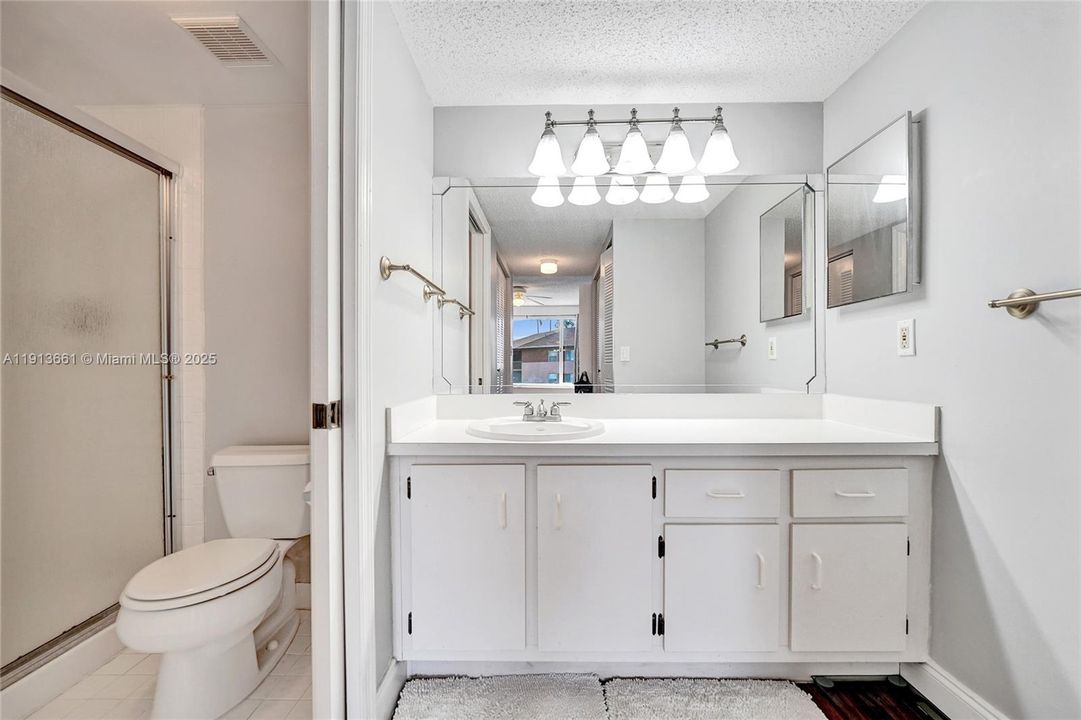 待售: $169,900 (2 贝兹, 2 浴室, 1325 平方英尺)