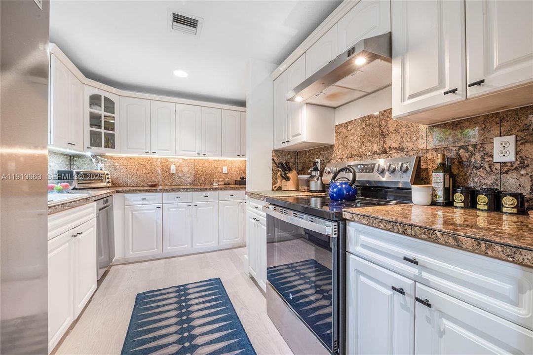 En Venta: $1,385,000 (3 camas, 2 baños, 1810 Pies cuadrados)