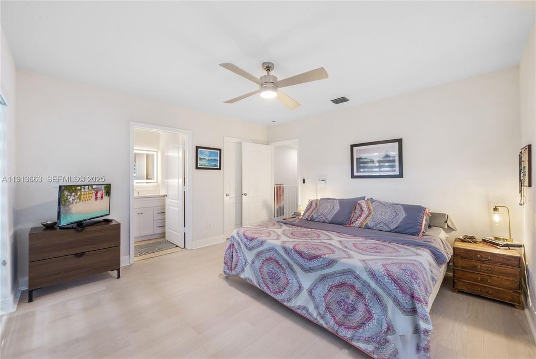 En Venta: $1,385,000 (3 camas, 2 baños, 1810 Pies cuadrados)