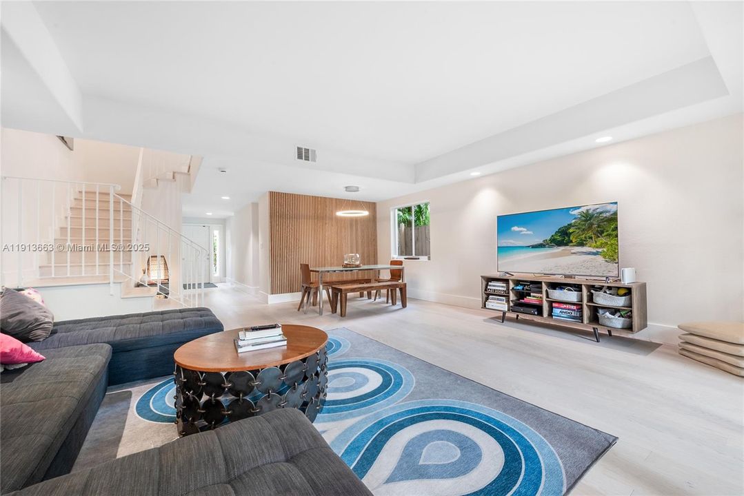 En Venta: $1,385,000 (3 camas, 2 baños, 1810 Pies cuadrados)