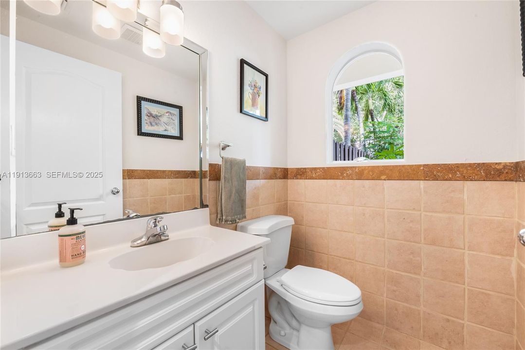 En Venta: $1,385,000 (3 camas, 2 baños, 1810 Pies cuadrados)