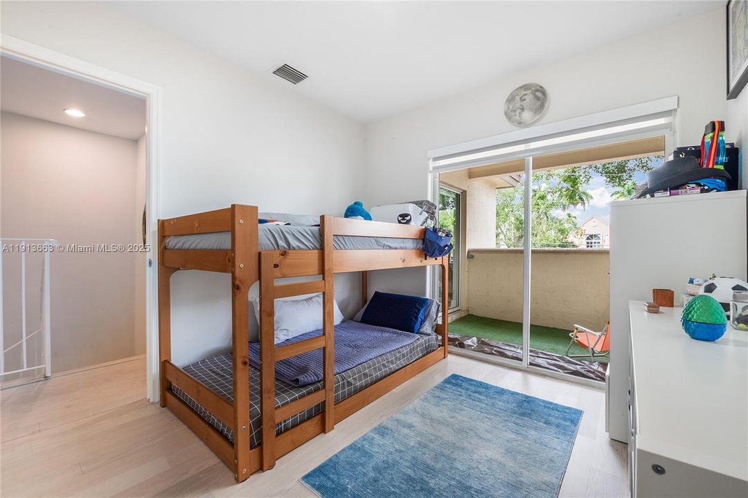 En Venta: $1,385,000 (3 camas, 2 baños, 1810 Pies cuadrados)