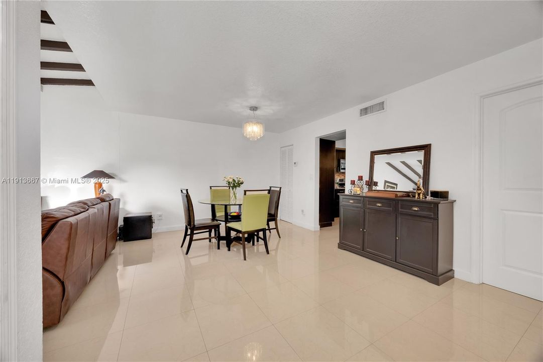 Activo con contrato: $500,000 (3 camas, 2 baños, 1365 Pies cuadrados)