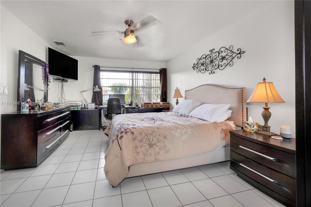 Activo con contrato: $500,000 (3 camas, 2 baños, 1365 Pies cuadrados)