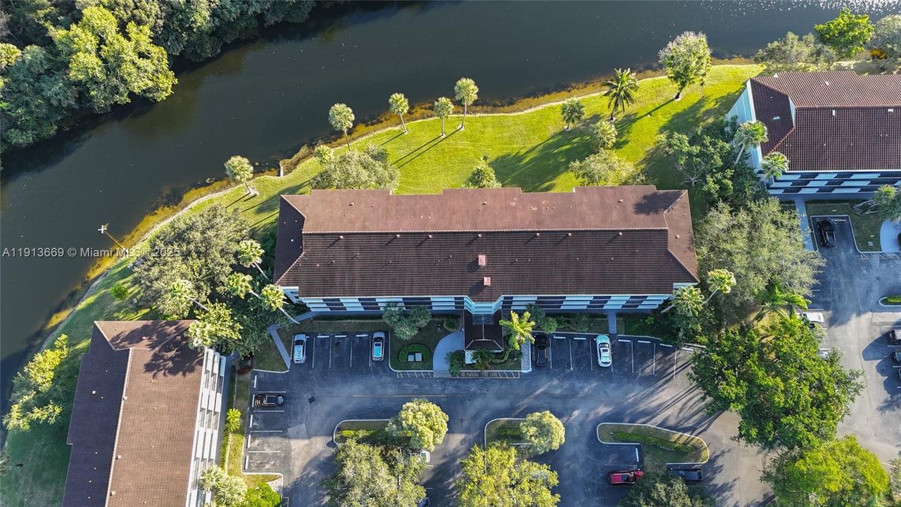 For Sale: $209,000 (2 beds, 2 baths, 1093 Square Feet)