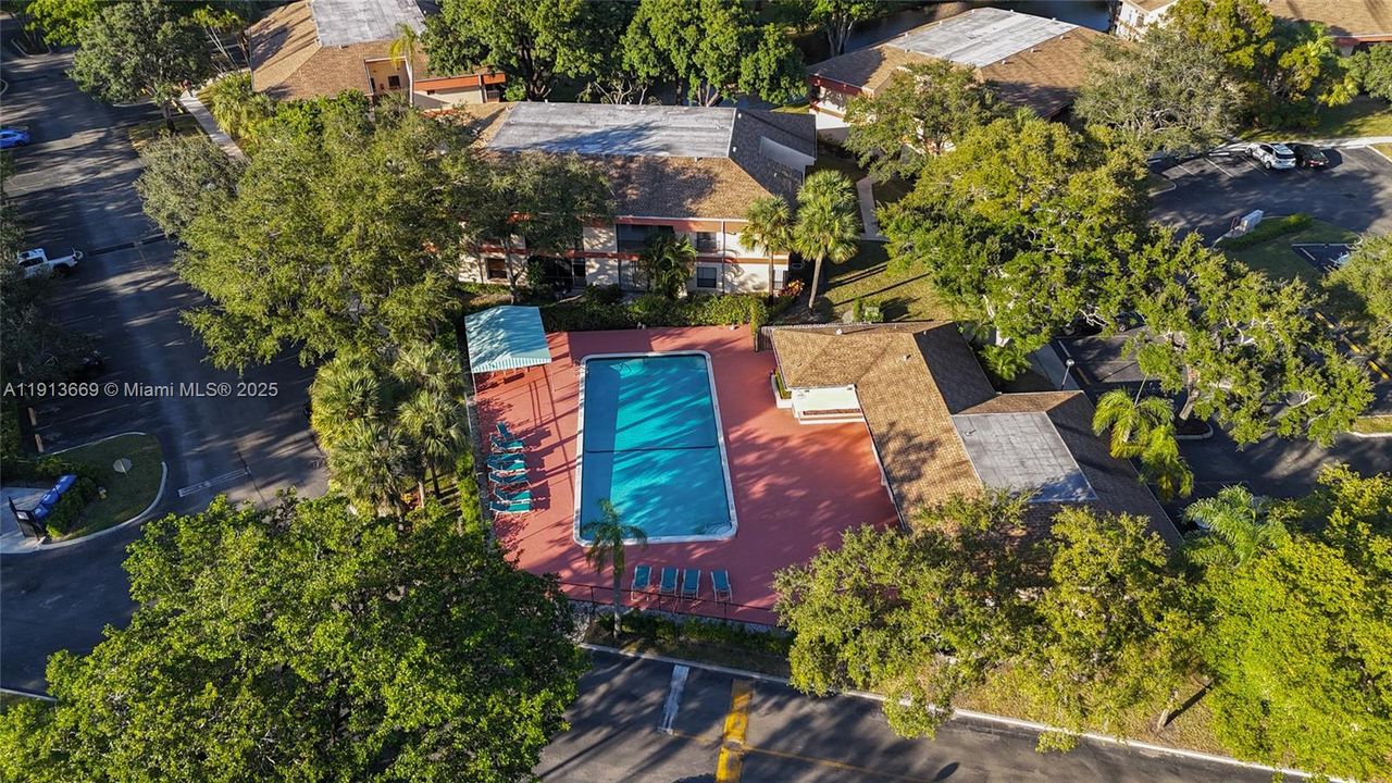 For Sale: $209,000 (2 beds, 2 baths, 1093 Square Feet)