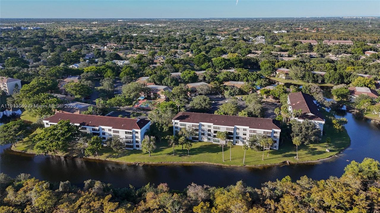 For Sale: $209,000 (2 beds, 2 baths, 1093 Square Feet)