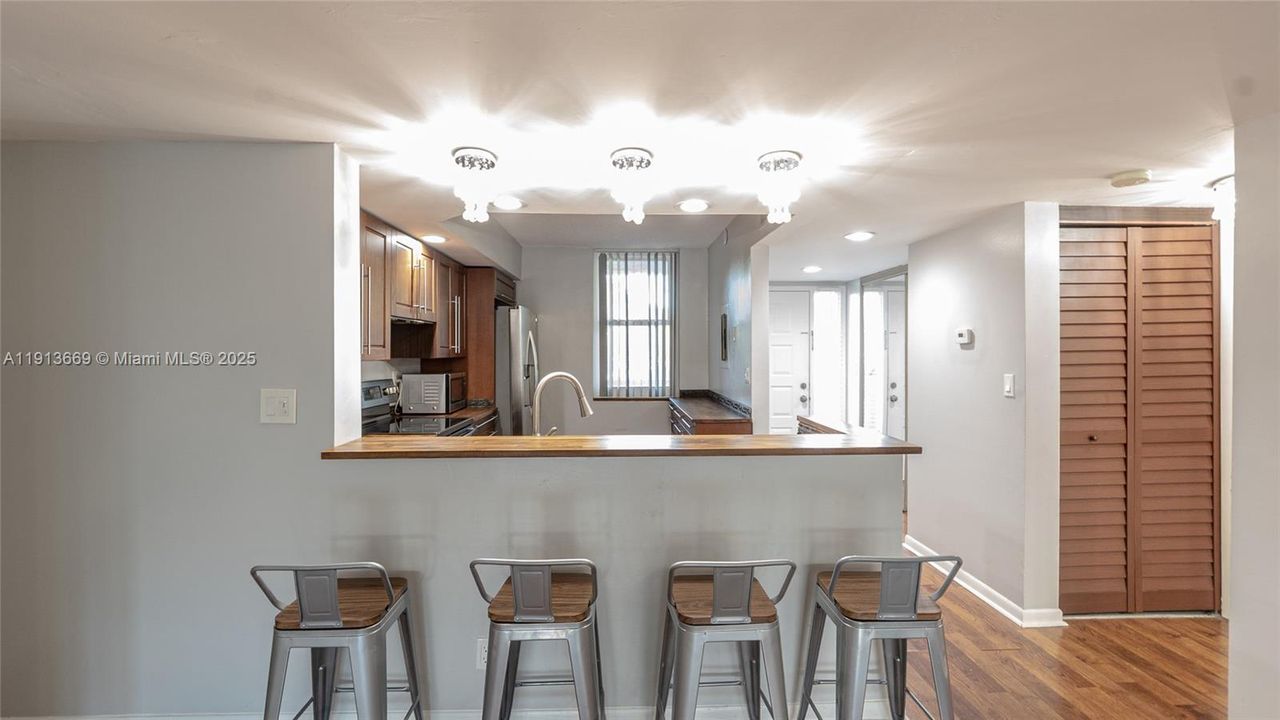 For Sale: $209,000 (2 beds, 2 baths, 1093 Square Feet)