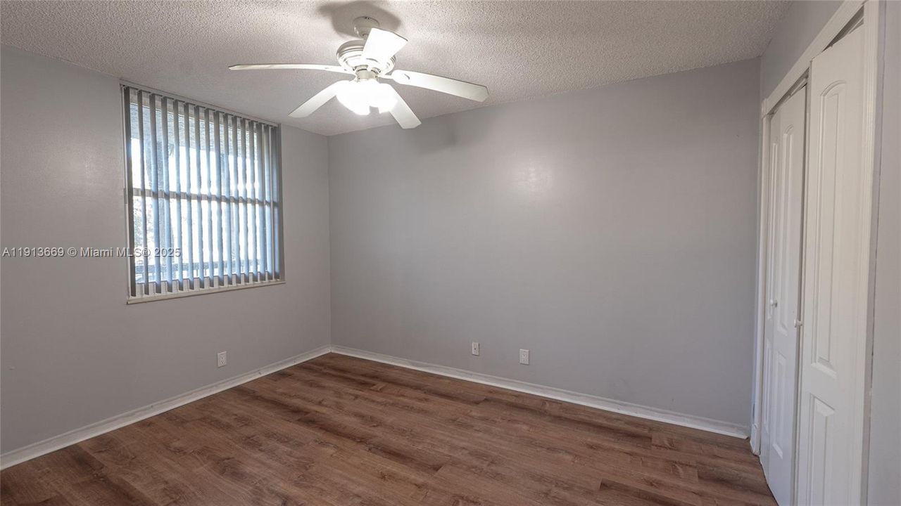 For Sale: $209,000 (2 beds, 2 baths, 1093 Square Feet)