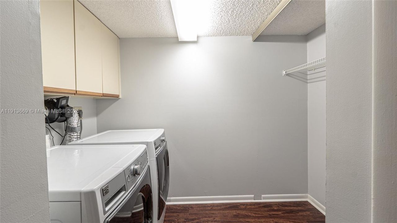For Sale: $209,000 (2 beds, 2 baths, 1093 Square Feet)