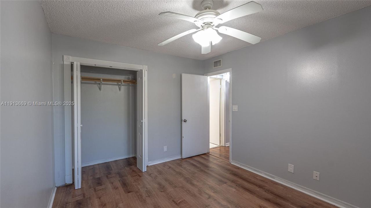 For Sale: $209,000 (2 beds, 2 baths, 1093 Square Feet)