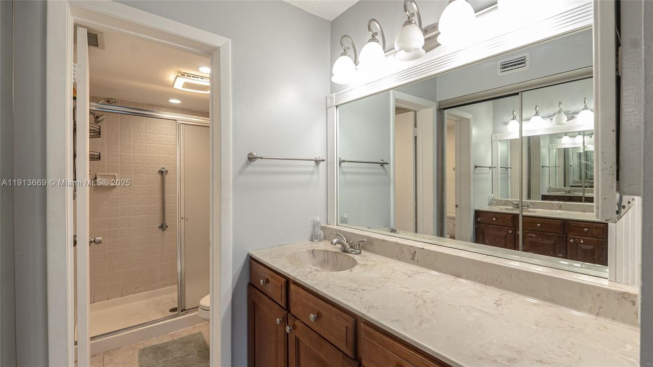 For Sale: $209,000 (2 beds, 2 baths, 1093 Square Feet)