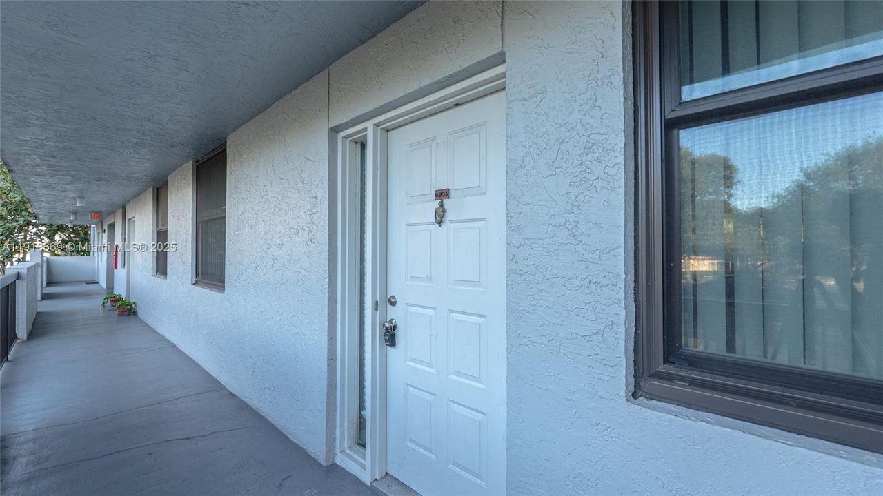 For Sale: $209,000 (2 beds, 2 baths, 1093 Square Feet)