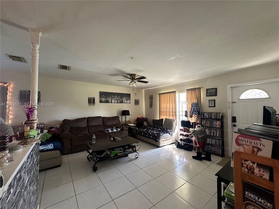 For Sale: $325,000 (3 beds, 2 baths, 1176 Square Feet)