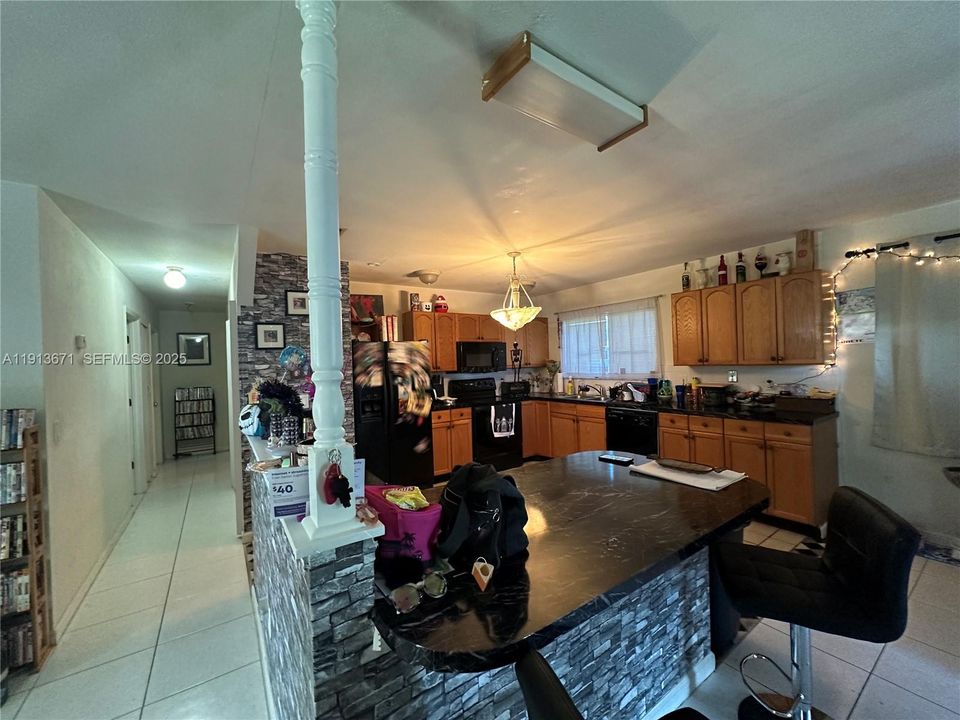 For Sale: $325,000 (3 beds, 2 baths, 1176 Square Feet)