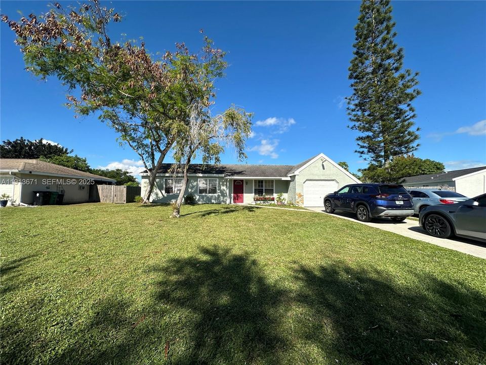 For Sale: $325,000 (3 beds, 2 baths, 1176 Square Feet)