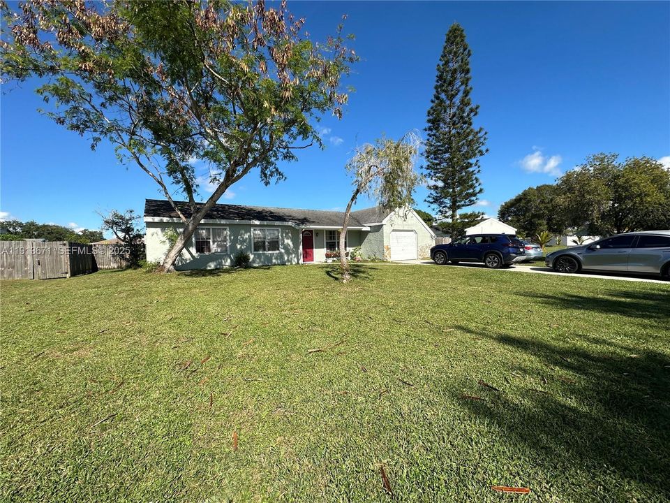 For Sale: $325,000 (3 beds, 2 baths, 1176 Square Feet)