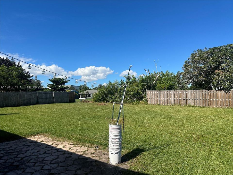 For Sale: $325,000 (3 beds, 2 baths, 1176 Square Feet)