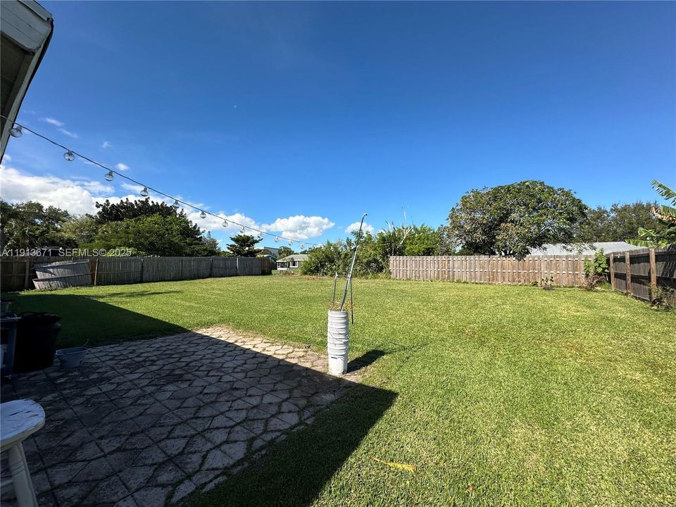 For Sale: $325,000 (3 beds, 2 baths, 1176 Square Feet)