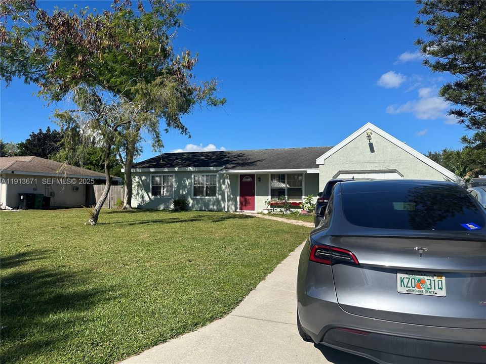 For Sale: $325,000 (3 beds, 2 baths, 1176 Square Feet)