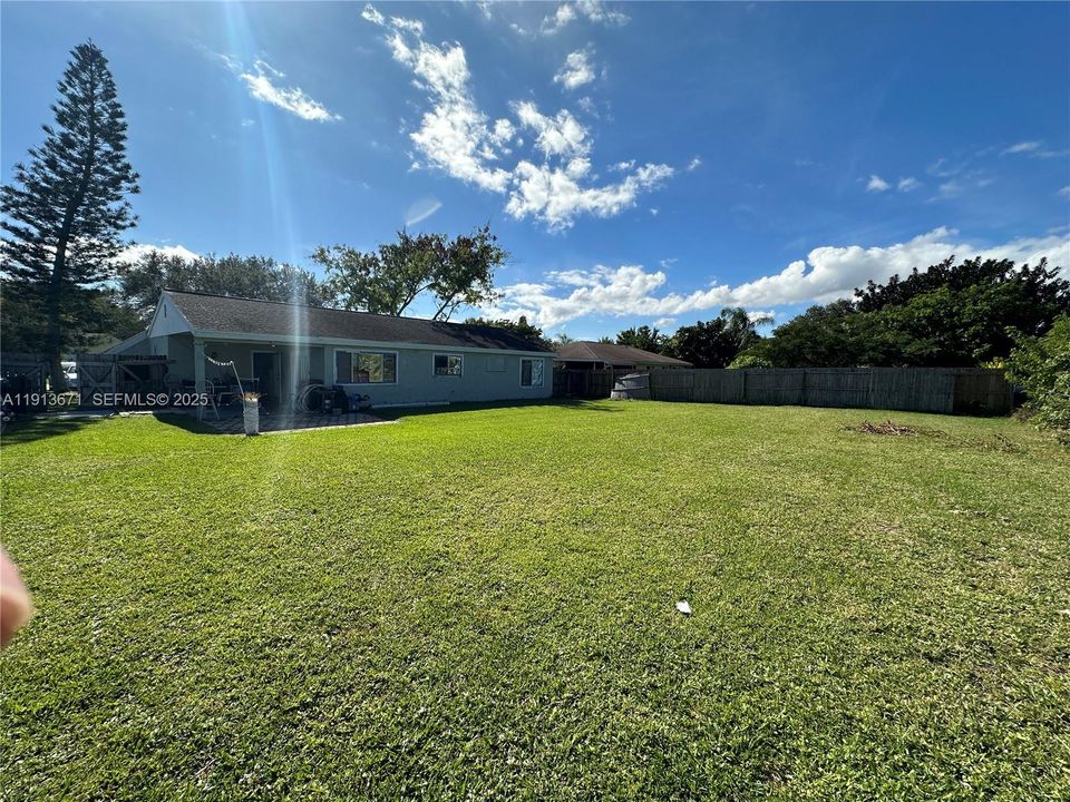 For Sale: $325,000 (3 beds, 2 baths, 1176 Square Feet)