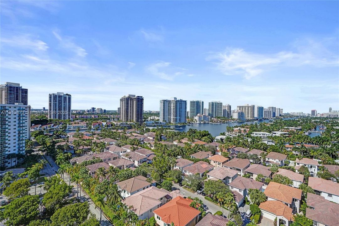 待售: $485,000 (1 贝兹, 1 浴室, 1005 平方英尺)