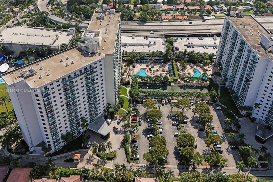 待售: $485,000 (1 贝兹, 1 浴室, 1005 平方英尺)