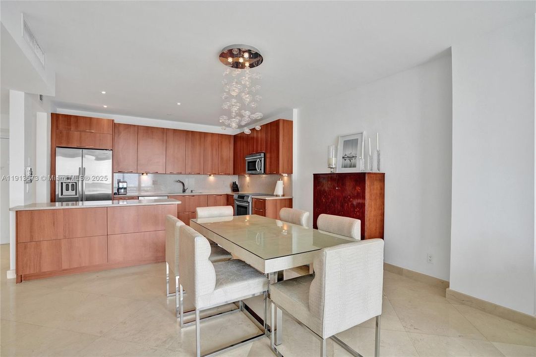 待售: $485,000 (1 贝兹, 1 浴室, 1005 平方英尺)