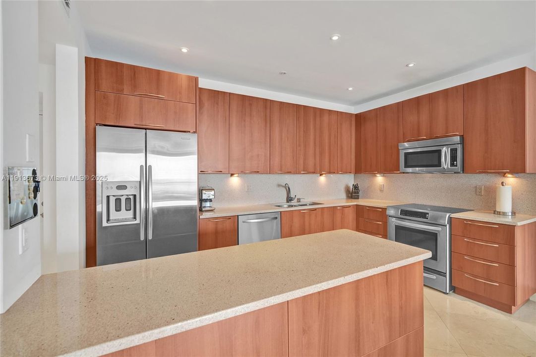 待售: $485,000 (1 贝兹, 1 浴室, 1005 平方英尺)