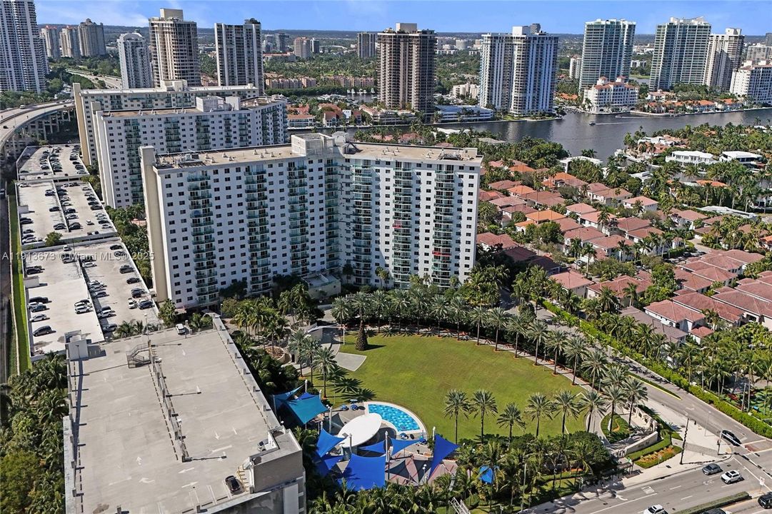 待售: $485,000 (1 贝兹, 1 浴室, 1005 平方英尺)