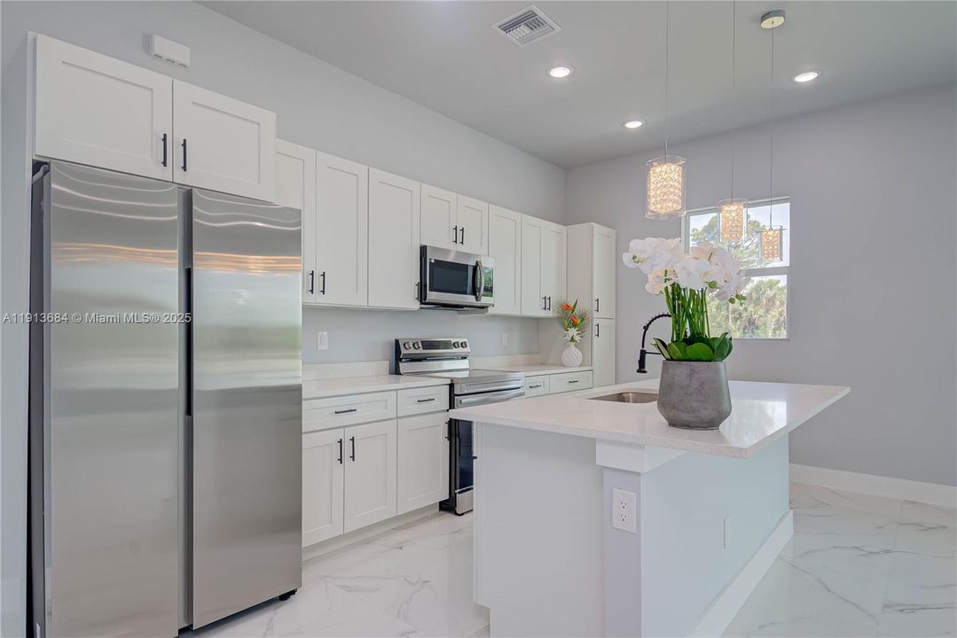 For Sale: $305,000 (3 beds, 2 baths, 1632 Square Feet)